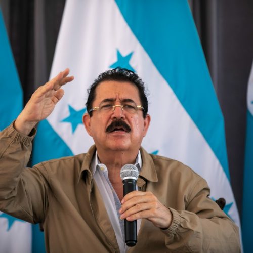 Estrategias políticas atribuidas a Manuel Zelaya generan controversia en la ciudadanía hondureña