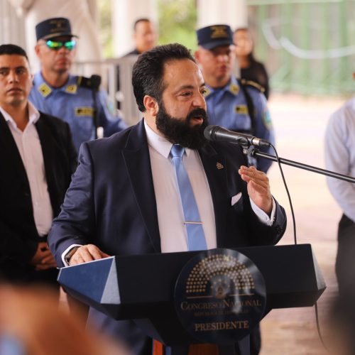 Denuncian a Luis Redondo por incumplimiento de ley en el CNE tras renuncia