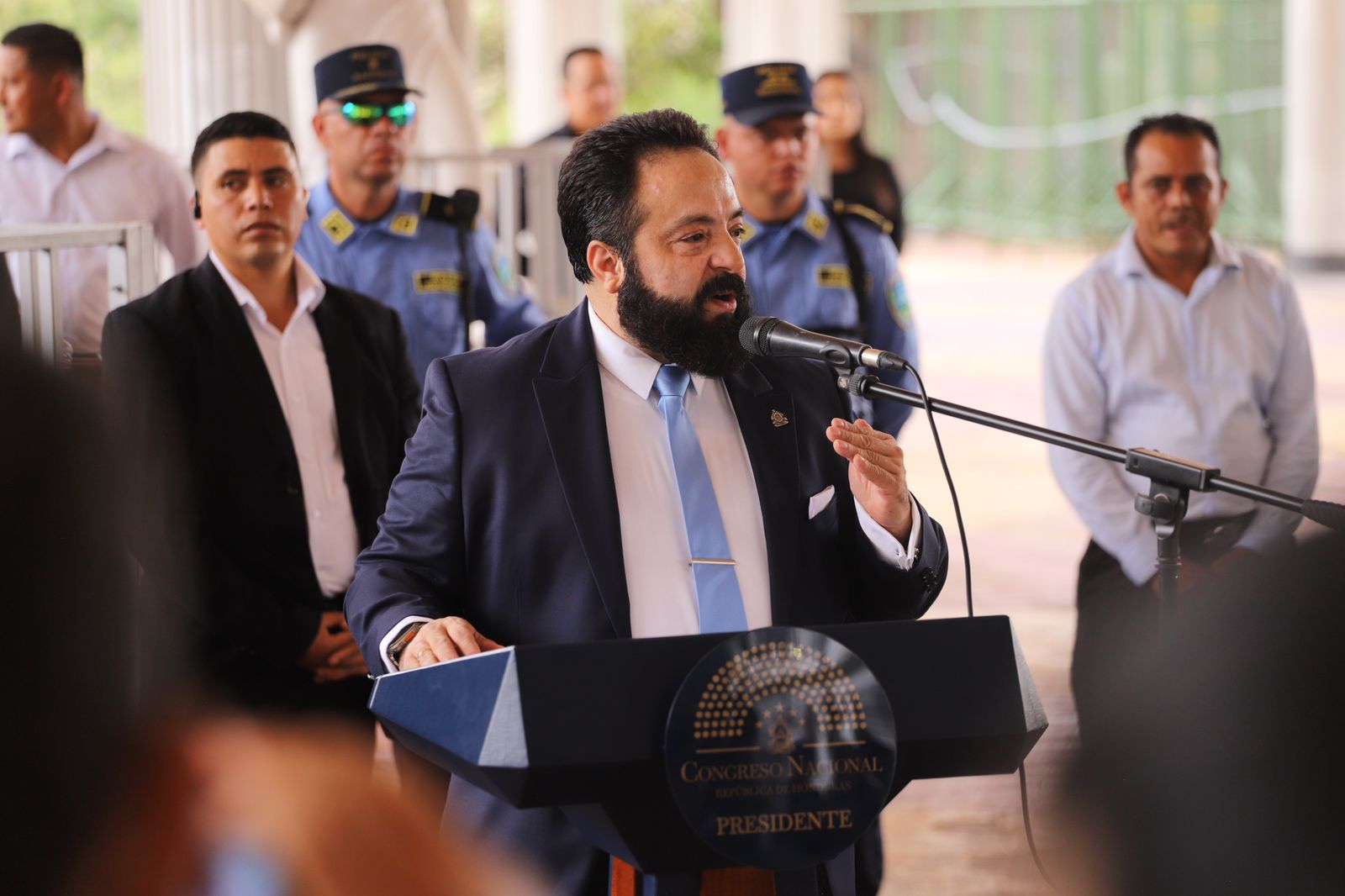 Denuncian a Luis Redondo por incumplimiento de ley en el CNE tras renuncia
