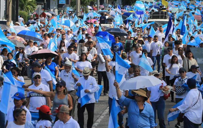 Caminata de Iglesias en Honduras reaviva el debate político y muestra tensiones con el oficialismo
