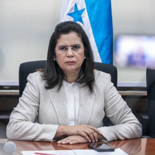 Rixi Moncada enfrenta un declive en las encuestas y un escenario incierto para LIBRE