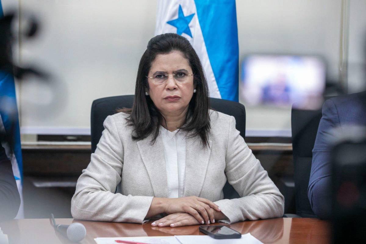 Rixi Moncada enfrenta un declive en las encuestas y un escenario incierto para LIBRE