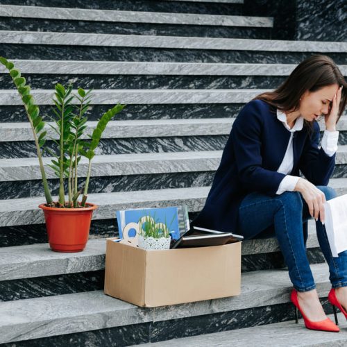 Bajo LIBRE, crece el cierre de empresas y la fuga de capitales